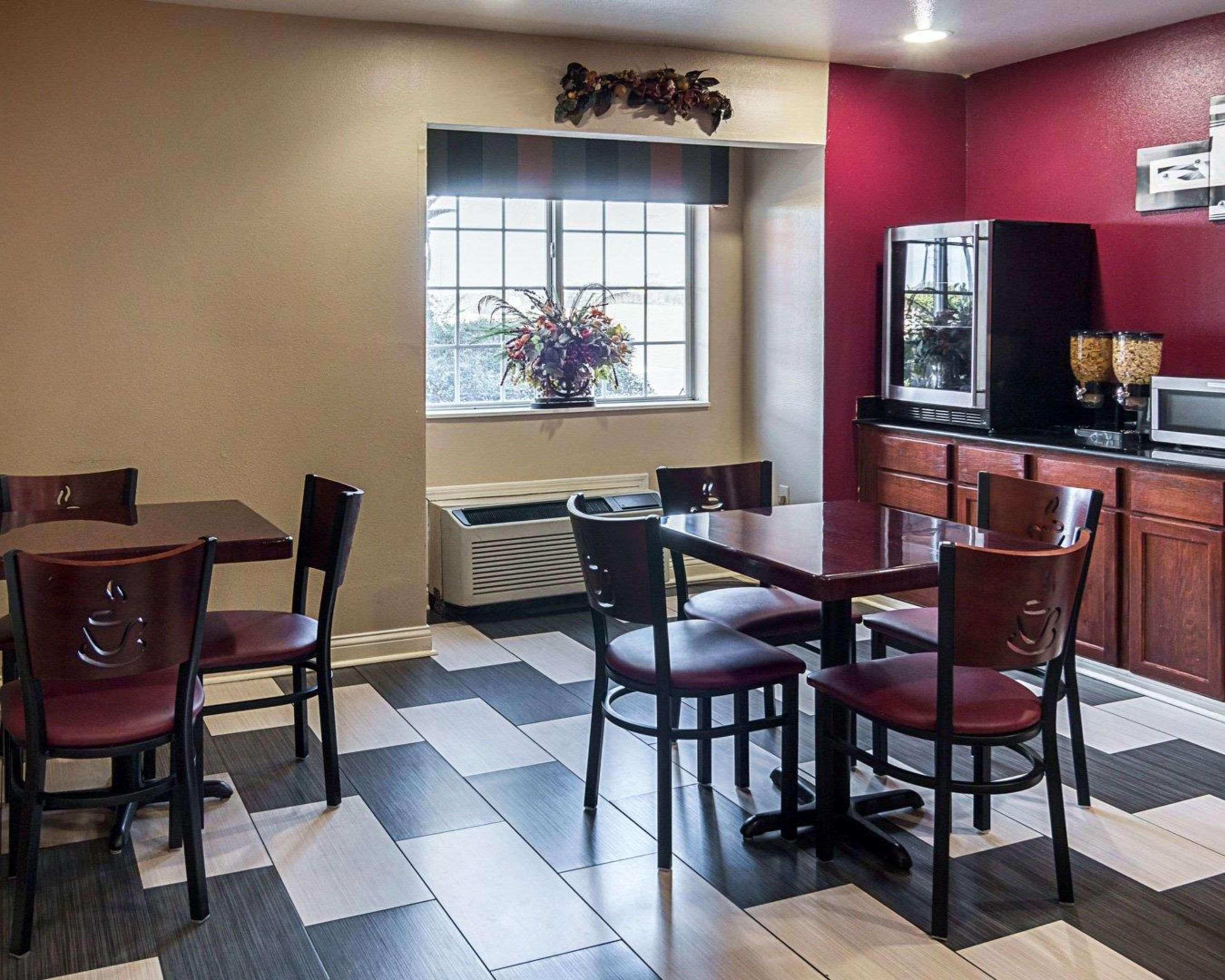 Econo Lodge Inn & Suites Natchitoches Exterior photo