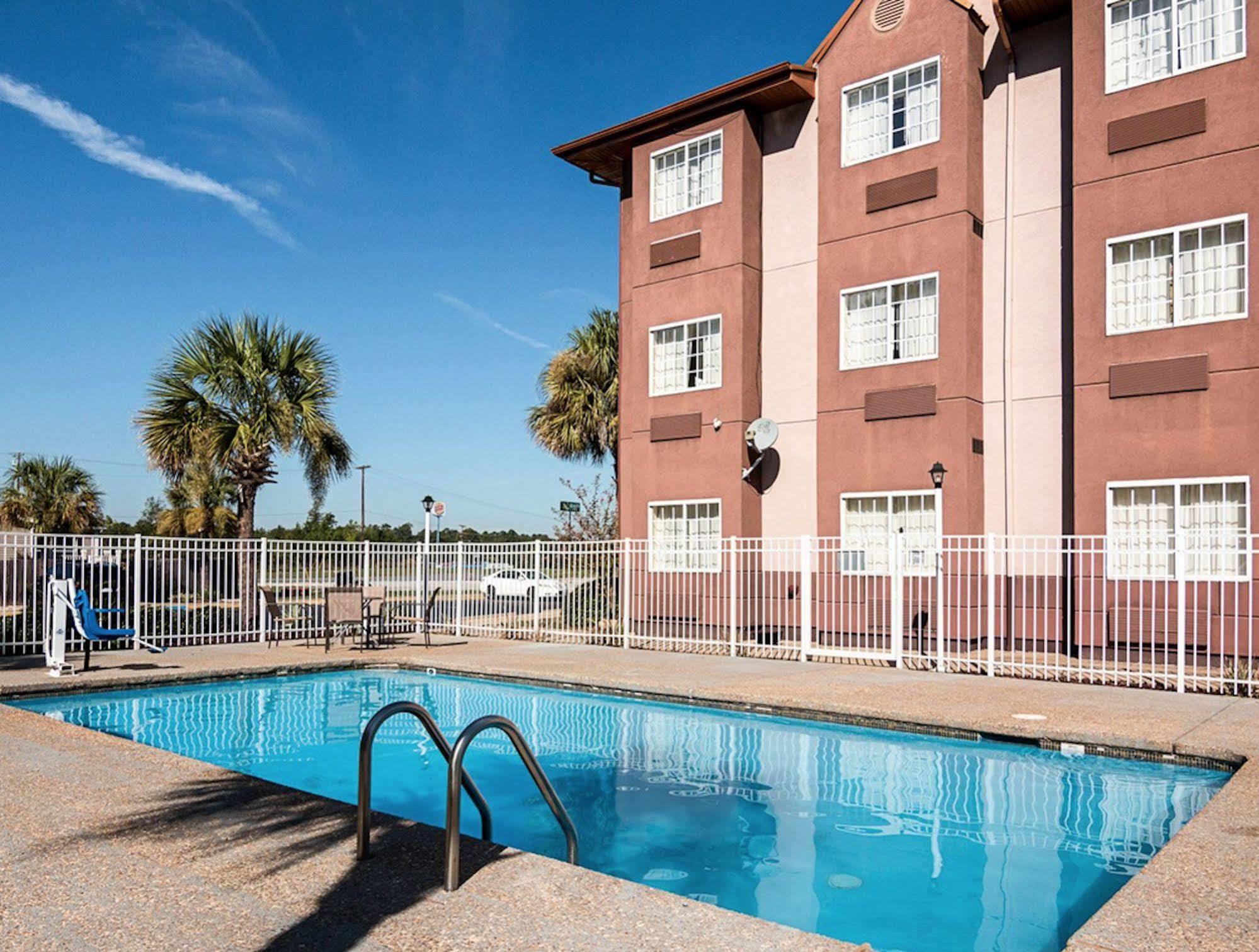 Econo Lodge Inn & Suites Natchitoches Exterior photo